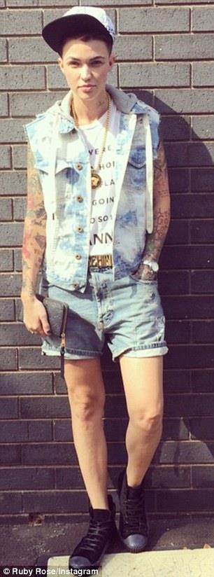 44 7. 3. Příloha 3: Tomboy Foto 1: DJka a modelka Ruby Rose Zdroj: http://i.