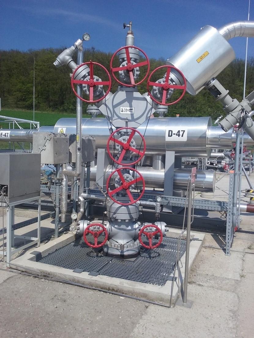 Technologické zařízení sond Vtlačně/odběrové sondy se nacházejí na samostatných pracovních plochách (Obrázek 10).