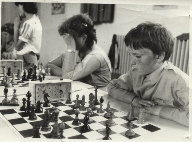 Předseda OŠS Klatovy Kouba z Horažďovic přednáší zdravici. Ing. Kocián Karel, Kouba František, Šedlbauer Karel a Bouček Václav.