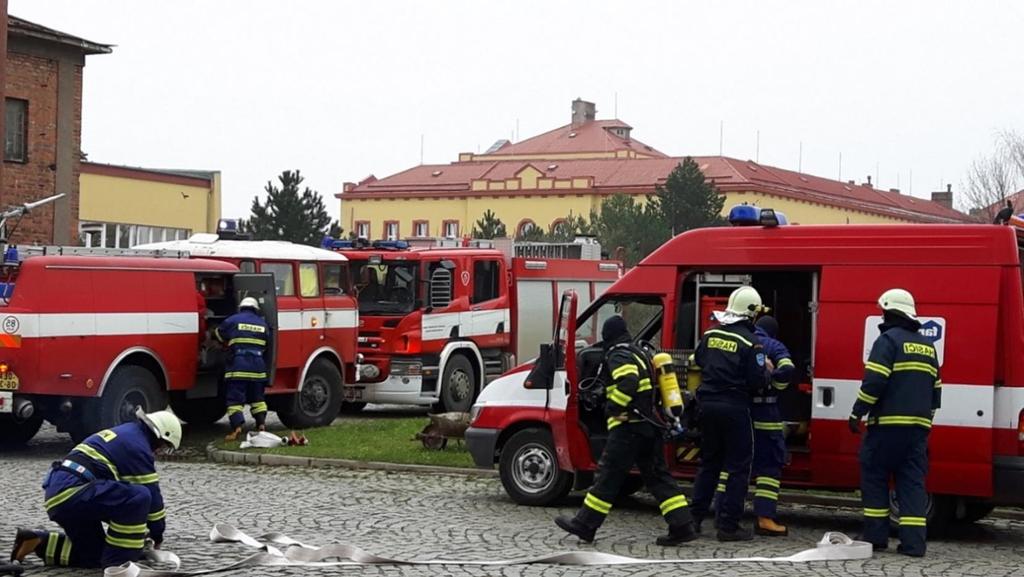 Poloprovozní zkouška spo ívala v oh evu horninového prost edí a v aplikaci fermentujícího organického substrátu (syrovátky) pro podporu mikrobiální reduktivní dechlorace.