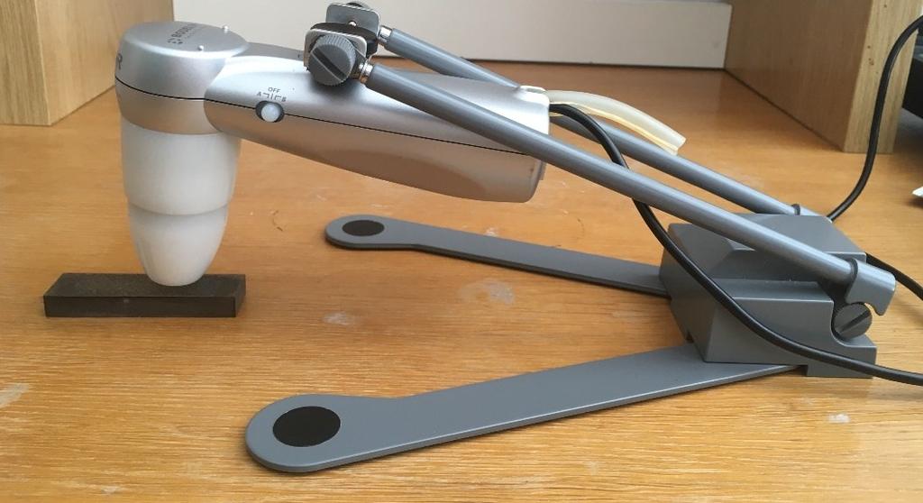 absorbance UTB ve Zlíně, Fakulta technologická 63 Obr. 18. Mikroskop ProScope HR 9.3.3 FTIR analýza separačního prostředku VG 262 AEROSOL na bázi PTFE Spektrum použitého separačního prostředku je uvedeno v obrázku č.
