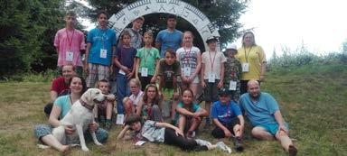 strana 32 Co dělali skauti z Mokré-Horákova Jana Kvapilová, vůdkyně oddílu Mokrá V červnu jsme zakončili skautský rok 2016-2017 na školní zahradě v nově vybudovaném altánku a ohniště.
