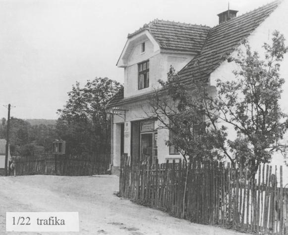 areálu pod Horákovem. Tyto okolnosti byly pro mě impulzem k tomu, abych se pokusila zjistit, jak na tom, co se týká obchodů, býval Horákov dříve.