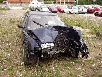 Pokud ukazuješ kamarádce nějaký taneček nebo výskok a pod., nikdy u silnice. Nikdy nevíš, kdy Ti uklouzne noha nebo ztratíš rovnováhu. Neukazuj kamarádce předměty, když stojíš u silnice!