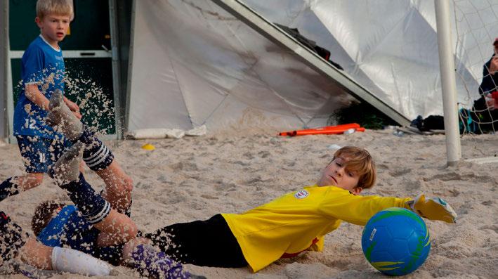 SPORT V E.ON DO DRUHÉHO ROČNÍKU E.ON BEACH JUNIOR CUPU ZASÁHNE PŘES 60 KLUBŮ První ročník turnaje v plážové kopané pro kategorii U9 skončil teprve v prosinci a již v únoru začne druhý.