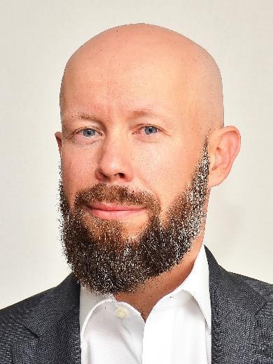 Začínal na oddělení podpory obnovitelných zdrojů energie a následně se po 2 letech přesunul do odboru strukturálních fondů, kde byl hlavním gestorem programu Eko-energie (OPPI). Od 1.