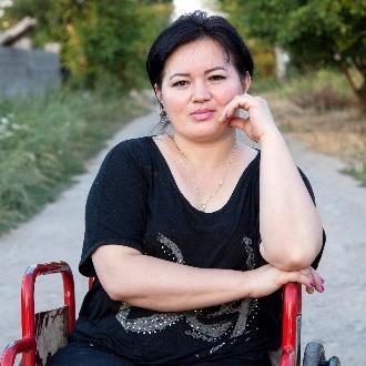 Vitalina Kovalová, Ukrajina Obránkyni leseb a gayů napadají extremisté Vitalina se ze všech sil snaží podporovat LGBT+ komunitu ve svém rodném Užhorodě.