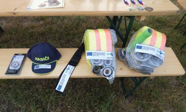 místì, kde dostali medaile a hasièské pásky s oèkem na proudnici, velmi užiteèná vìc na soutìže.