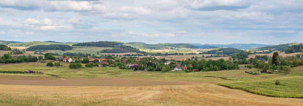 Profil obce INFOGRAFIKA Chlumany se rozkládají v malebném údolí podhůří Šumavy, 2 km od Vlachova Březí ve směru na Vimperk. Plzeň 15