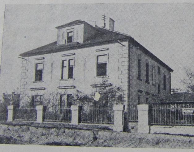 Budova v