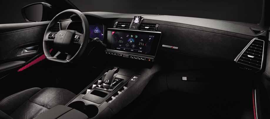INTERIÉR PERFORMANCE Line SO CHIC GRAND CHIC Dvouzónová automatická klimatizace se senzorem kvality vzduchu RE07 s s s Pylový a pachový fi ltr klimatizace s s s Zadní ovládání klimatizace (pouze pro