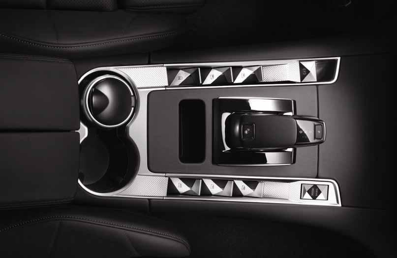 prostřednictvím dotykového displeje s s s Digitální tuner rádia s možností přechodu na analogové vysílání WLN5/H4 6 000 6 000 6 000 Hi-Fi systém s 8 reproduktory, zvukový procesor Arkamys s s s HiFi