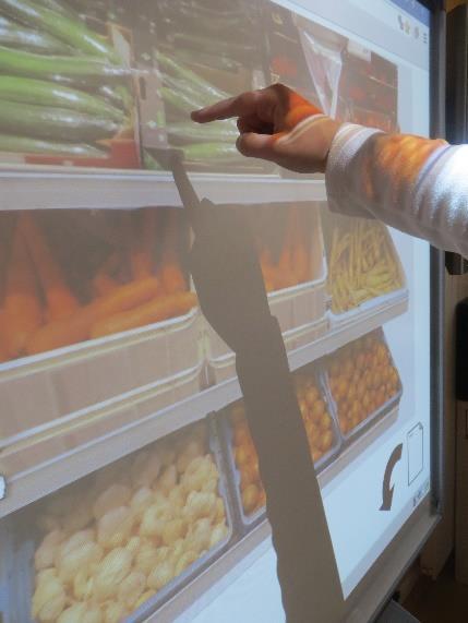 Nutnost zatemnění místnosti Ze stejného důvodu jako u stínování (promítání obrazu z dataprojektoru) je nutné pro lepší viditelnost obrazu na tabuli trochu zatemnit místnost.