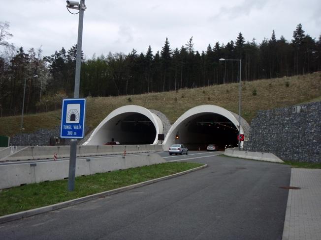 Železničnímu uzlu v centru Prahy zase výrazně napomohla dostavba Nového železničního spojení v roce 2008 (Severní a Jižní Vítkovský tunel).