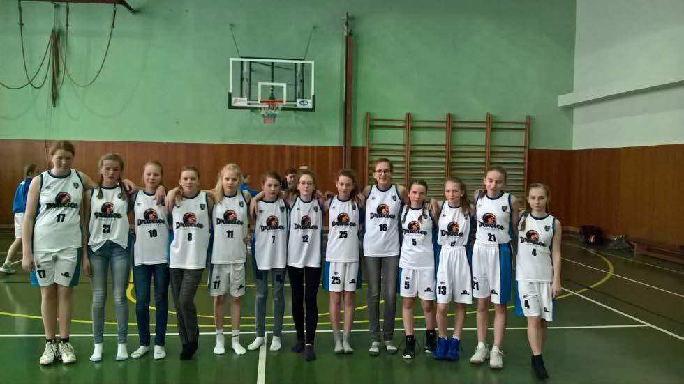 Družstvo U13 na mezinárodním turnaji Easter cup v Ostravě Do sezóny 2016/2017 družstvo nastoupilo do soutěže krajského přeboru starších minižákyň.