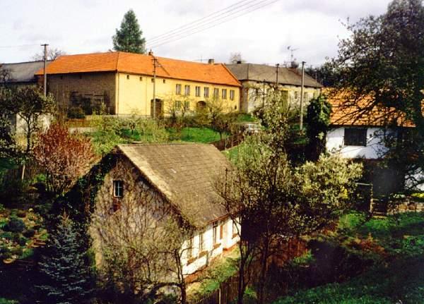 Dále zde hodnotím stav půdní drţby po transformaci JZD po roce 1989 a její vliv na pozemkové úpravy.