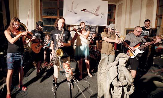 KULTURA OPEN AIR FESTIVAL PODVINÍ 2018 UŽ JSME DOMA, BBP podzemní orchestr, KVĚTY, TORNÁDO LUE, Pepa LÁBUS a SPOL. to jsou kapely, které zahrají ve čtvrtek 13. září od 16.
