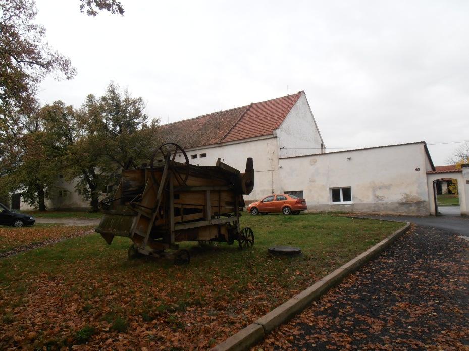 Krásl, 1895). Další vlastníci statku majetkově oddělili pustnoucí kostel od statku a nabízeli jej k prodeji.
