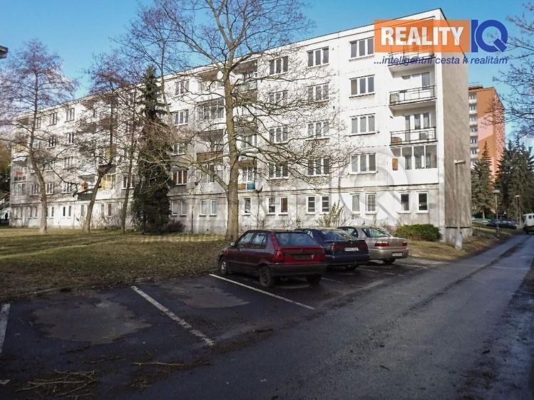Srovnávané nemovitosti 1. Identifikace Záznam o prodeji srovnávané nemovitosti č. 1 Prodej, Byt, 53 m 2, Blatenská, Celková cena: 539.000 Kč Adresa: Blatenská,, okres 2.