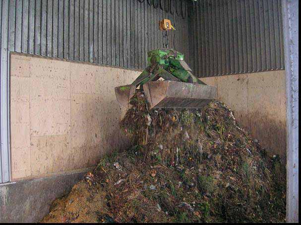 Obrázek: Nakládání s biologicky rozložitelnými odpady z domácností v přijímací hale bioplynové stanice s kompostárnou. 2.