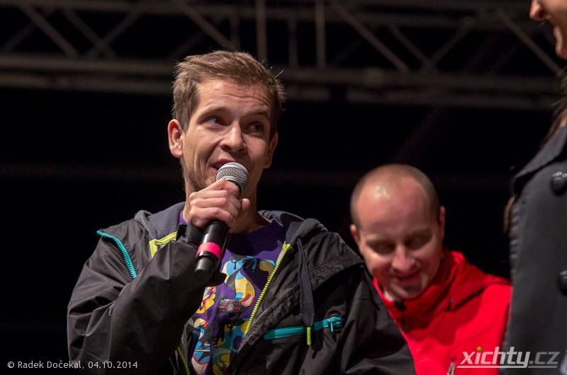 vytvořil spolu s dětskými účastníky festivalu originální grafity obraz a tento věnoval do dražby na hlavním podiu festivalu.