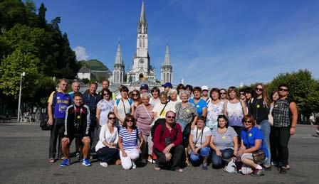 Jeden Zdravas sa pomodlil Martin Machaj, a dokonca naše speváčky Rózka Kelušáková, Marta Lisá, Anna a Monika Moravčíkové a Soňa Garbová zaspievali sprievodnú pieseň, pri ktorej znie známe Ave, ave,