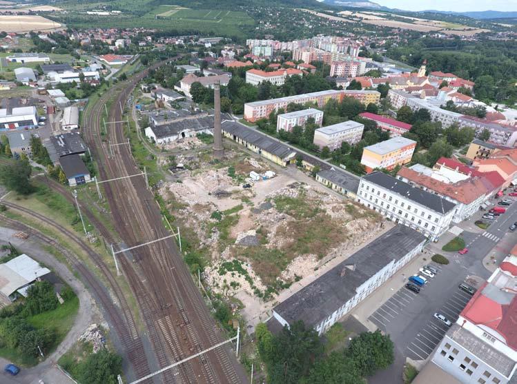 STÁVAJÍCÍ STAV NOVÉ ŘEŠENÍ Ke komínu, který se v blízké době pravděpodobně stane kulturní památkou, přistupujeme jako k šetrné, z povrchu téměř neviditelné konverzi.