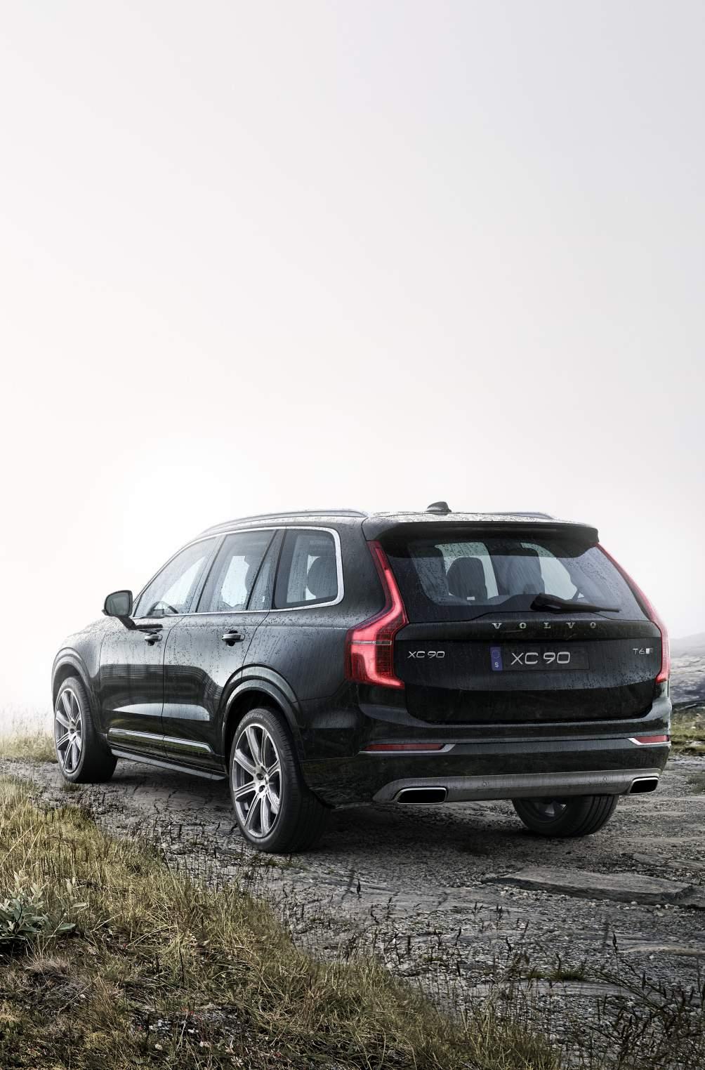 T8 TWIN ENGINE (Plug-In Hybrid, 7-miest) 4-zónová automatická klimatizácia, ovládací displej pre druhý rad sedadiel, chladená schránka v palubnej doske Klimatizácia pre tretí rad sedadiel Prídavné