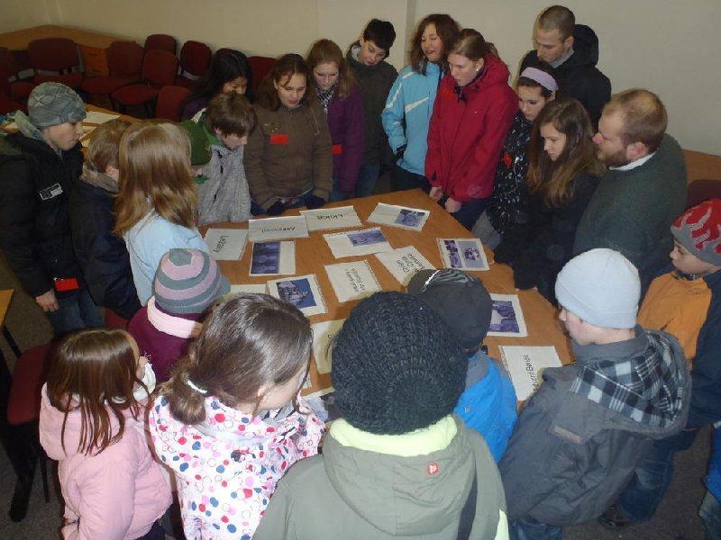 Sekunda Do naší třídy přišla nová spolužačka, Romča Troppová. V sekundě jsme byli s Léňou na projektovém dni u pana ředitele. Jeli jsme s ním do Terezína.