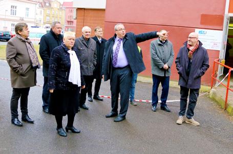 Prohlídka Krajské zdravotní, a. s. Nemocnice Teplice, o. z. Naši snahu o získání uvedeného statutu jsme zvýraznili předáním žádosti ministru zdravotnictví Adamu Vojtěchovi při jeho návštěvě Krajské zdravotní dne 19.