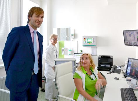 Josef Liehne, primářka onkologického oddělení MUDr. Martina Chodacká a další zástupci KZ a nemocnice. Ministr zdravotnictví ČR Mgr. et Mgr.