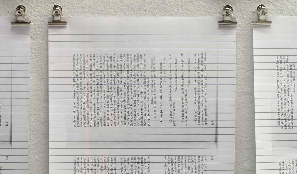 2013, Praha, Galerie Fredinanda Baumanna, Myšlenky moderních sochařů MYŠLENKY MODERNÍCH SOCHAŘŮ, 2013, xerox, kresba modrou propiskou, kancelářský papír, formát A4, 302 ks Všechny stránky knihy