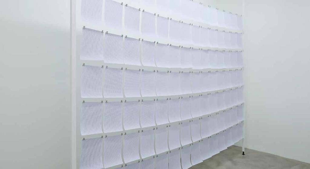 2013, Praha, Drdova Gallery, Jak jsem již dříve podotkla JAK JSEM JIŽ DŘÍVE PODOTKLA, 2012 13, kresba modrou propiskou na kancelářském papíru A4, 500 ks Všechny listy balíku bílých kancelářských