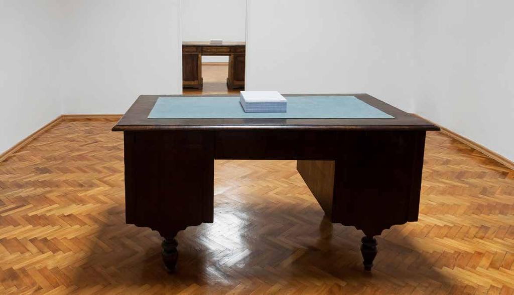 2011, Košice, Make Up Gallery, Jiné pokoje, jiné hlasy JINÉ POKOJE, JINÉ HLASY, 2011, kresba modrou propiskou na papíru formátu A4 a Letter, 2x 500 ks, 2 psací stoly Všechny listy dvou balení bílého
