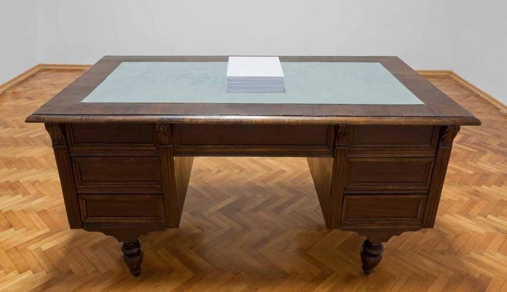 2011, Košice, Make Up Gallery, Jiné pokoje, jiné hlasy JINÉ POKOJE, JINÉ HLASY, 2011, kresba modrou propiskou na papíru formátu A4 a Letter, 2x 500 ks, 2 psací stoly Všechny listy dvou balení bílého