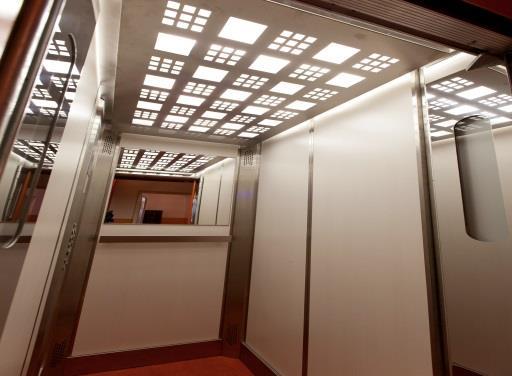 Zdvih výtahu cca 39 200mm Výtah má celkem 14 stanic Vnitřní rozměry současné šachty jsou šířka 1790 x hloubka 1480 mm. Prohlubeň výtahu 1800 mm, horní přejezd 3900mm.