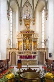Die nicht zuletzt durch Zuzug von Kaufleuten aus Sachsen angewachsenen lutherischen Gemeinden in Prag beschlossen daraufhin, mit repräsentativen und architektonisch anspruchsvollen Kirchenbauten die