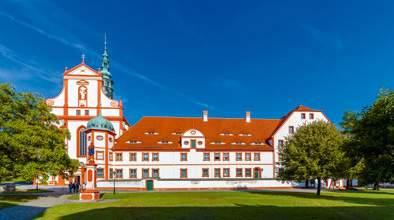 Marienstern, Gesamtblick vom Westen. Klášter St. Marienstern, celkový pohled od západu. 3 Filip Leubner, Porträt der St.