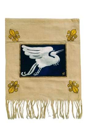 Vlajka saské Wandervogel: stříbrný dravec na modrém obdelníkovém poli, orámován zlatě. Čtyři žluté skautské lilie. Třásně na spodním konci.