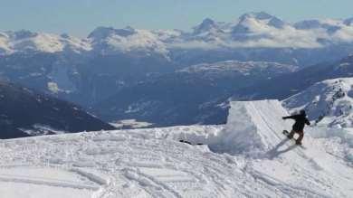 7. Freeride, backcountry Freeride je volná jízda mimo sjezdovku v hlubokém a neupraveném sněhu.