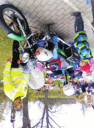 Ale i zde je třeba pamatovat na klasika, který řekl, že Na začátku bylo slovo. Hned po něm přišlo nedorozumění Přeji všem čtenářům krásný květen a ať s vámi příjemně zalomcuje.