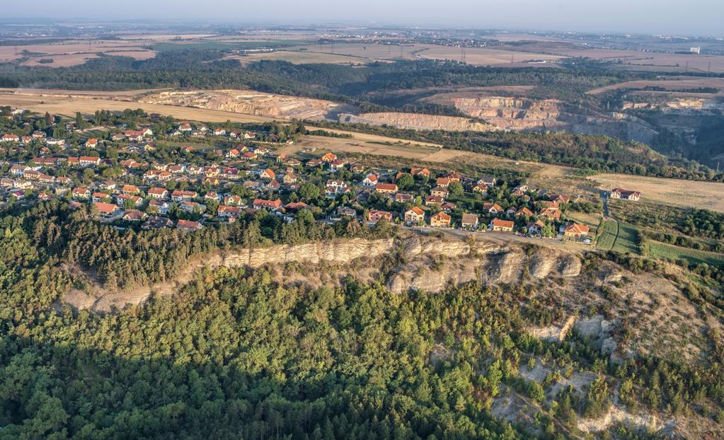 Jiroušek Miluji letecké pohledy dávají mi nadhled. V popředí vidíme tzv.