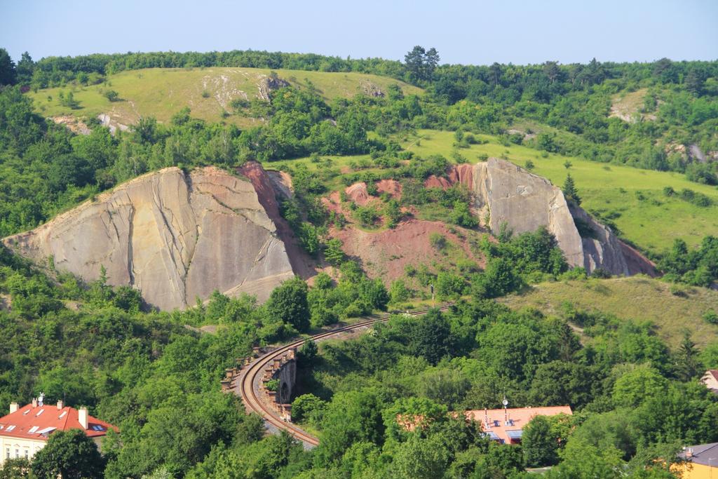 Na mne tenhle pohled působí romanticky a přitom