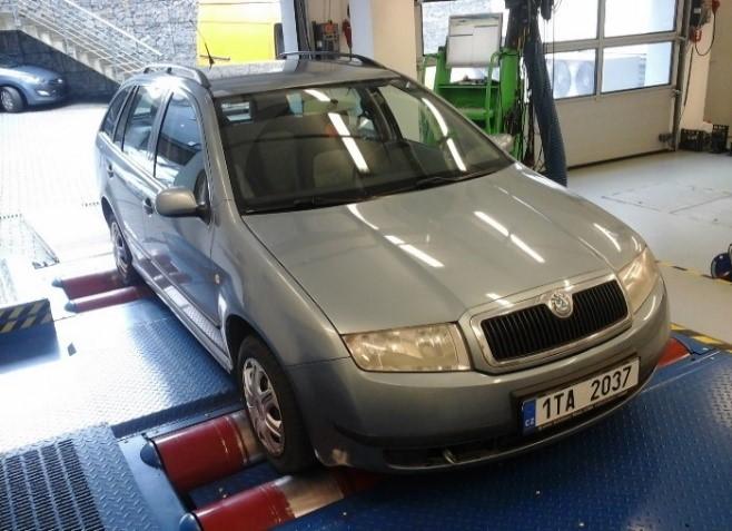 Fabia I Kategorie vozidla: M1 Typ motoru: 1,9 TDI 74Kw Registrační značka: 1TA 2037 Kód motoru: ATD Rok výroby: 2003 VIN vozidla: TMBHS46Y83752663 Najeto: 193 752 Km