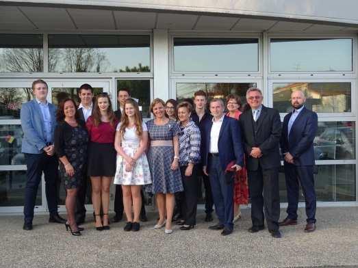 Jak jsme prezentovali Valašsko ve Francii V termínu od 15. 21. 4. jsme se vydali v 15členném obsazení ze strany žáků, kantorů a vedení školy reprezentovat naši školu do Francie.