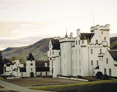 výletem na ostrov Skye 1. den Odlet z Prahy do Glasgow v cca 21 hod. (u zájezdu č. 191601 v cca 10 hod. do Edinburghu). Transfer na ubytování. 2. den Zastávka na památném bojišti BANNOCKBURN.