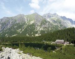 SLOVENSKO Vysoké Tatry a Pieniny 1. den Odjezd z Prahy v cca 6.30 hod. Zastávka v sedle PUSTEVNY s dřevěnými stavbami od Dušana Jurkoviče. Ubytování v Tatranské Lomnici. 2.