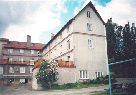 V roce 1986 byla přístavba slavnostně otevřena.