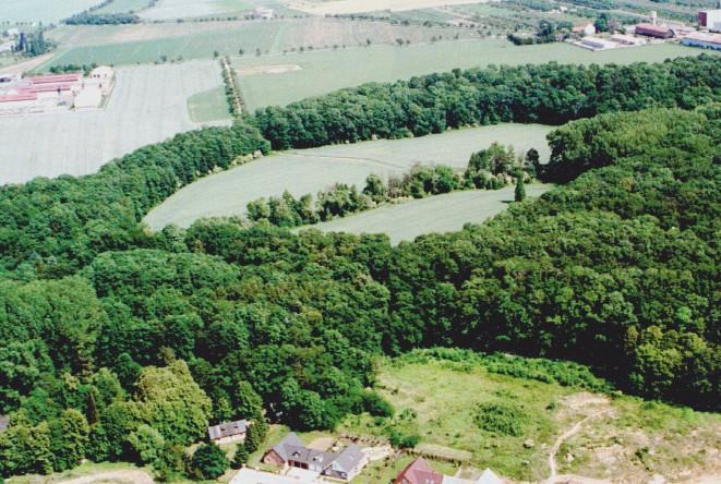 Po 100 metrech jsme u chráněného území. Přírodní památka ev. č. 751 Katastrální území Zřizovací předpis Uhříněves Plán péče 2010 2019 Výměra Nadm. výška Důvod ochrany vyhláška NVP č. 3/1982 Sb.