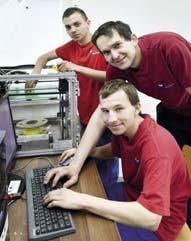 Nově se zapojujeme do pilotního ověřování, kde žáci studijního oboru Mechanik seřizovač mohou získat po třetím ročníku studia i výuční list Obráběč kovů.